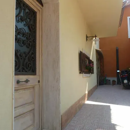 Rosi San Leone